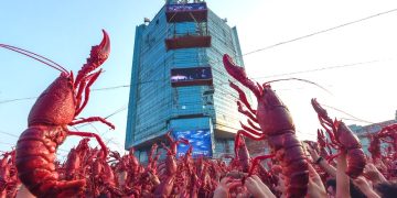 中國掀起「養龍蝦」熱潮，騰訊雲 OpenClaw 使用者突破 10 萬人 