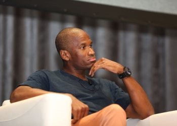 戰火帶動印鈔？Arthur Hayes：美伊衝突越久，比特幣上漲動能越強 