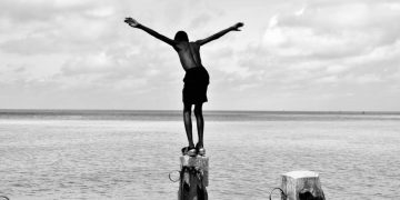 台股創高後急速下殺，蔡明翰：與費半乖離過高，盤整休息十分合理 