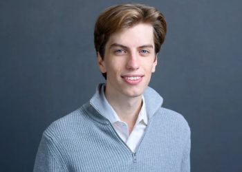 24 歲基金管理人年報酬 24 倍！AI 投資組合瞄準「最稀缺資源」 