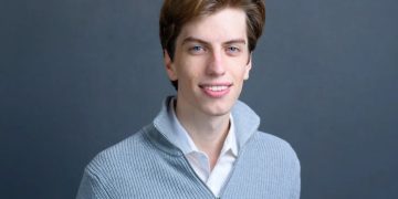 24 歲基金管理人年報酬 24 倍!AI 投資組合瞄準「最稀缺資源」