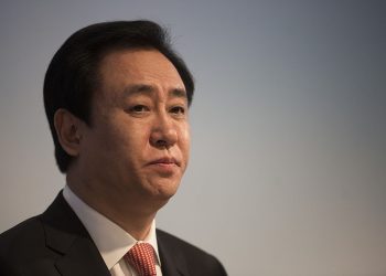 昔日房地產巨頭殞落！恆大欺詐案深圳審理，許家印當庭認罪 