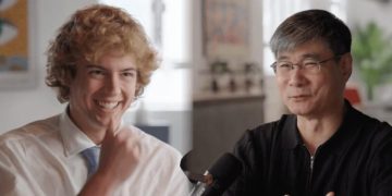 曾精準預言美伊開戰！紅遍全美的江教授再語出驚人：美國 CIA 發明了比特幣 